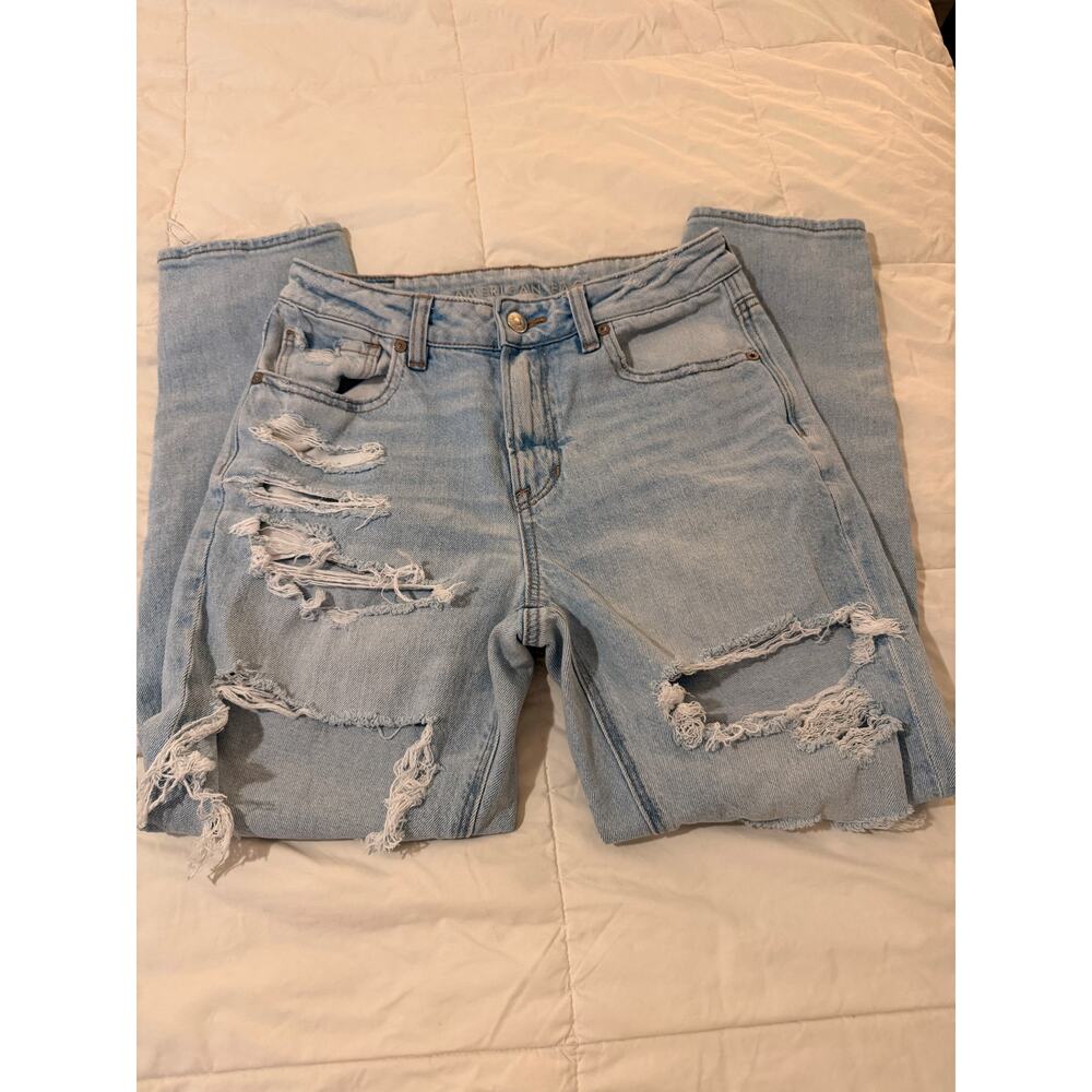 American Eagle Mom Jeans – Light Wash Ripped – Size 2 Short (STRIGID) - Picture 3 of 8